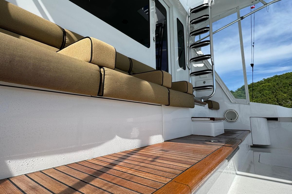 2008 Hatteras 63 