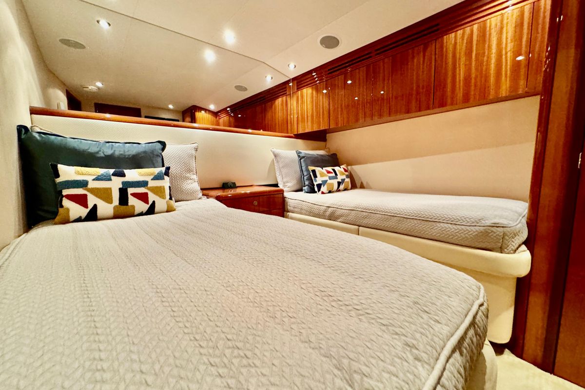 2008 Hatteras 63 