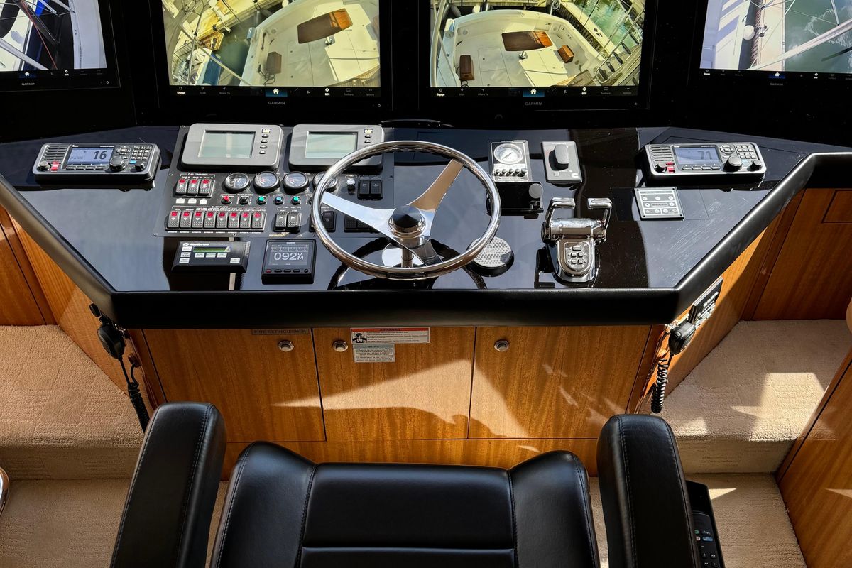 2008 Hatteras 63 