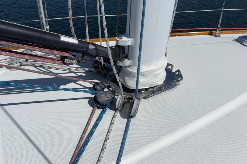 Finesse Yacht Photos Pics Deck of 2005 Sabre 386 sailboat with rigging and mast details.