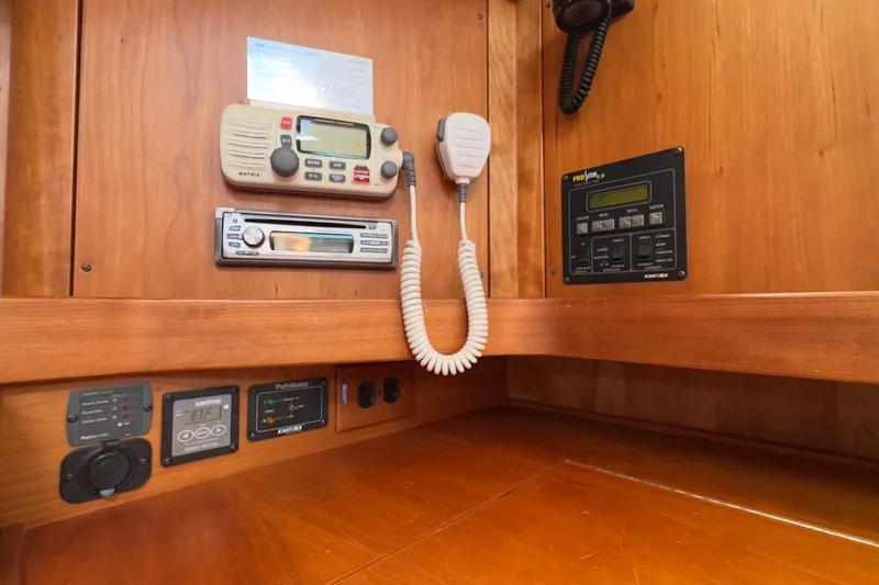 Finesse Yacht Photos Pics 2005 Sabre 386 yacht navigation panel with radio and control systems.