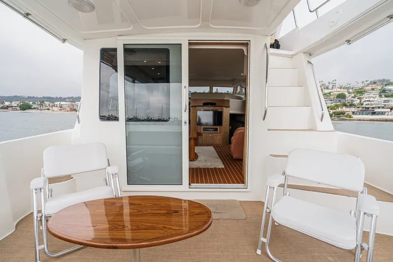 Carrin G Yacht Photos Pics 2008 Navigator 4600 Pilothouse yacht interior with seating, table, and ocean view.