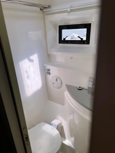Jamsam Yacht Photos Pics Bathroom interior of 2017 Leopard 51 Powercat with window and compact design.