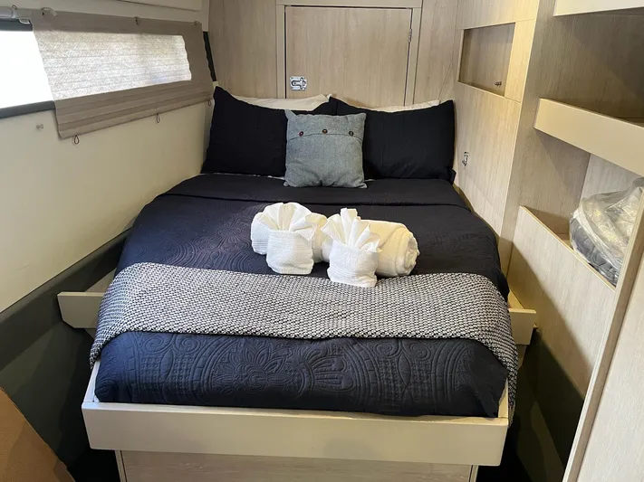 Jamsam Yacht Photos Pics Luxurious bedroom in 2017 Leopard 51 Powercat with elegant bedding and towel decor.