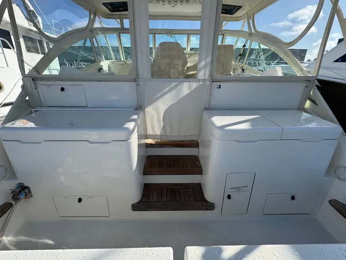 Stewartship Yacht Photos Pics 2007 Albemarle 410 Express Fisherman boat interior with seating and storage compartments.