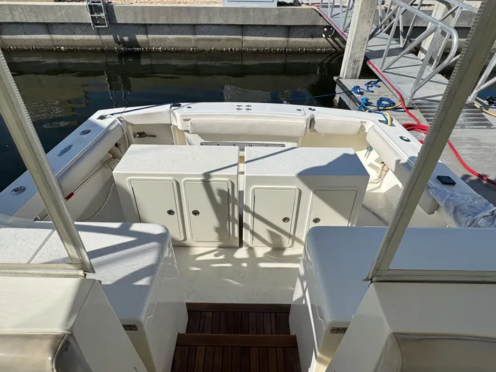 Stewartship Yacht Photos Pics 2007 Albemarle 410 Express Fisherman boat deck with storage compartments and seating.