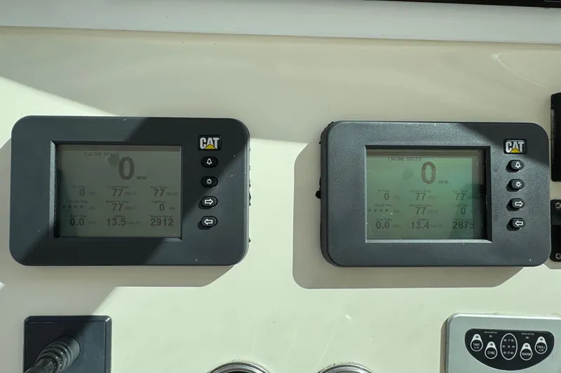 Stewartship Yacht Photos Pics Digital displays on a 2007 Albemarle 410 Express Fisherman boat dashboard.