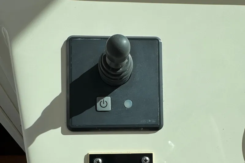 Stewartship Yacht Photos Pics Joystick control panel on 2007 Albemarle 410 Express Fisherman boat.