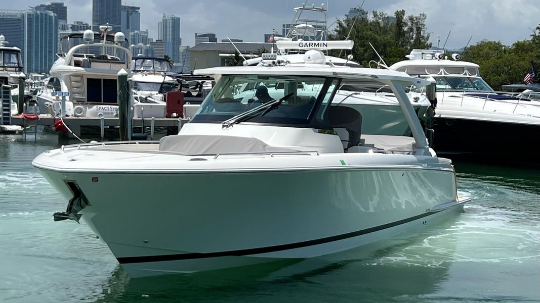 2022 Tiara Yachts 38 LS