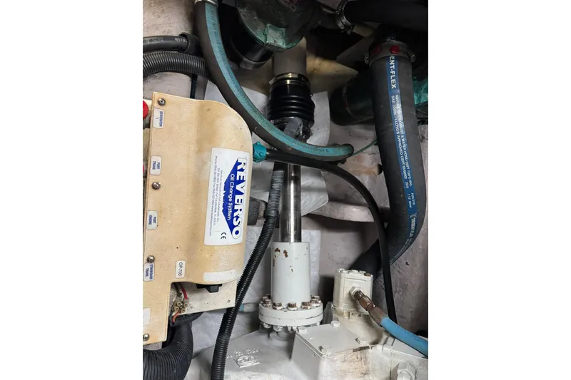  Yacht Photos Pics Engine compartment of 2003 Sea Ray 480 Sedan Bridge with Reverso oil change system.