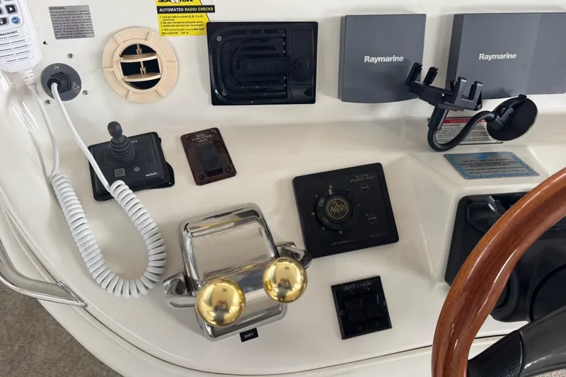  Yacht Photos Pics Control panel of a 2003 Sea Ray 480 Sedan Bridge with navigation equipment.