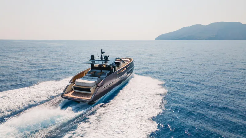  Yacht Photos Pics Luxury yacht Invictus TT550 cruising on open sea, 2025 model.