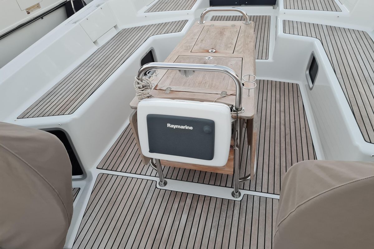 2015 Jeanneau 58 