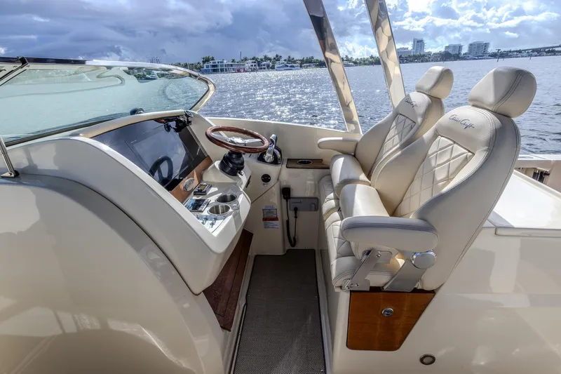Ritz-sea Yacht Photos Pics 2019 Chris-Craft Calypso 30 boat interior with luxurious seating and steering wheel.