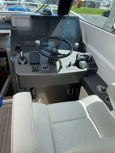  Yacht Photos Pics 2021 Jupiter 41 SB helm with modern controls and steering wheel.