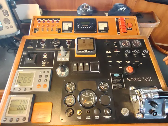 Snowy Owl Yacht Photos Pics 