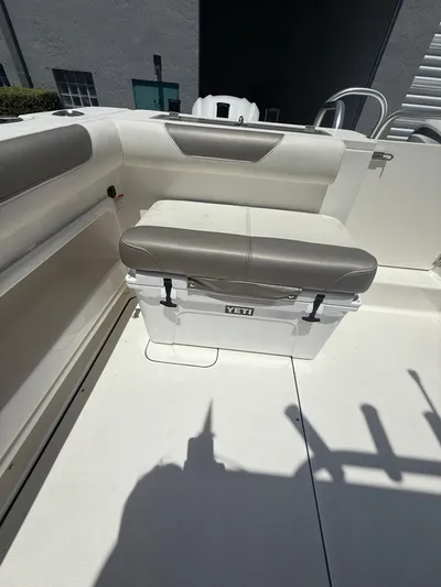  Yacht Photos Pics 2023 World Cat 325 CC boat interior with Yeti cooler seat.