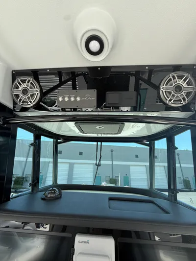  Yacht Photos Pics 2023 World Cat 325 CC boat dashboard with speakers and Garmin navigation system.