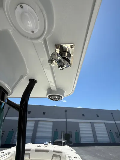  Yacht Photos Pics 2023 World Cat 325 CC boat roof with speaker and light, clear sky background.