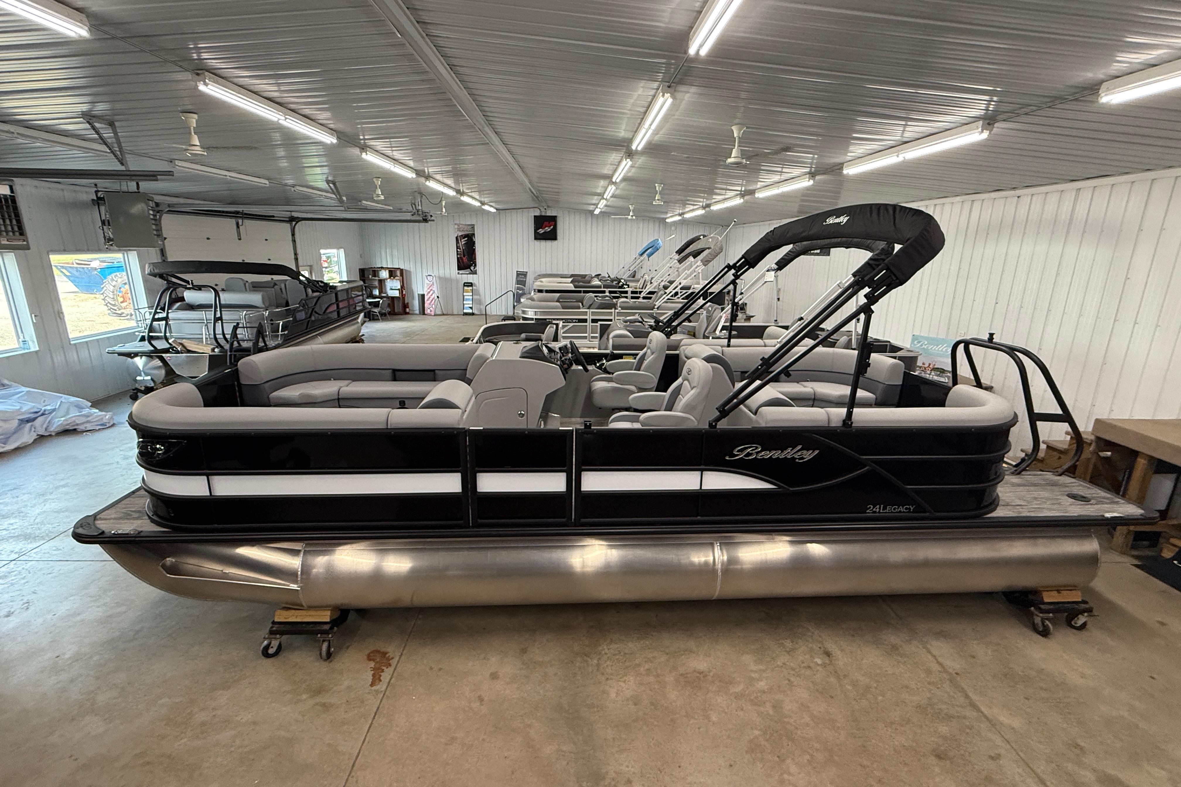Bentley Pontoons Legacy 243 Navigator