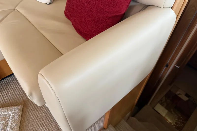  Yacht Photos Pics Luxurious beige leather seating with red cushion on 1999 Bayliner 3988 Command Bridge Motoryacht.