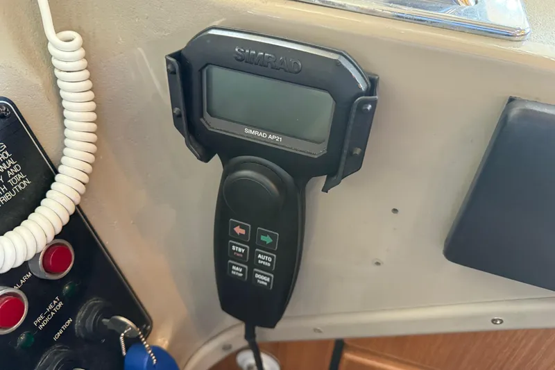  Yacht Photos Pics Simrad AP21 autopilot control on 1999 Bayliner 3988 Command Bridge Motoryacht dashboard.