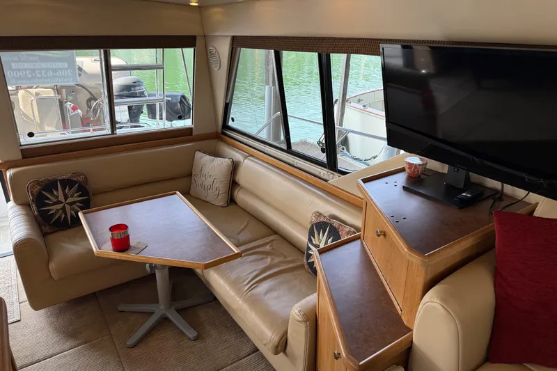  Yacht Photos Pics Interior of 1999 Bayliner 3988 Command Bridge Motoryacht with cozy seating and TV.