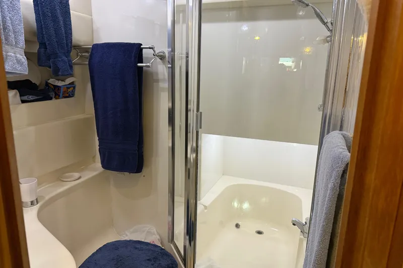  Yacht Photos Pics Bathroom interior of 1999 Bayliner 3988 Command Bridge Motoryacht with shower and towels.