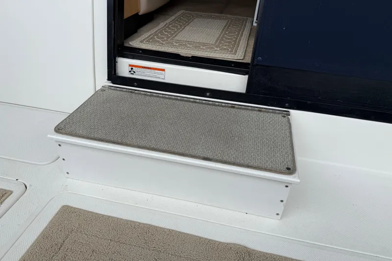  Yacht Photos Pics Step with carpeted surface on 1999 Bayliner 3988 Command Bridge Motoryacht.