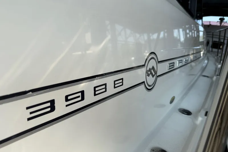  Yacht Photos Pics 1999 Bayliner 3988 Command Bridge Motoryacht side view with model branding.