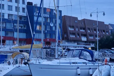 2000 Bavaria 37