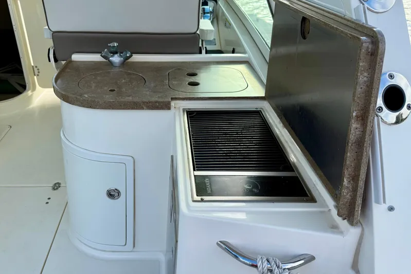  Yacht Photos Pics 2016 World Cat 320 DC boat interior with sink and grill station.