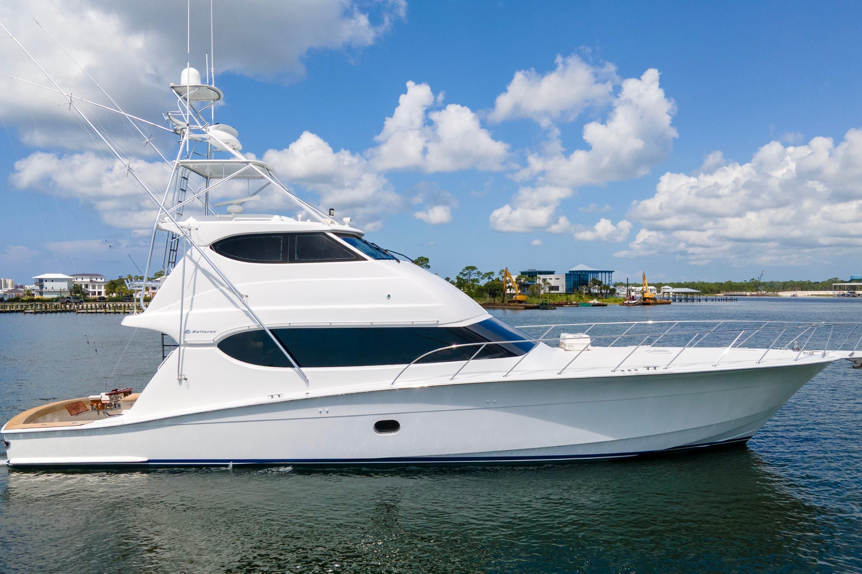 Hatteras 68 Enclosed Bridge