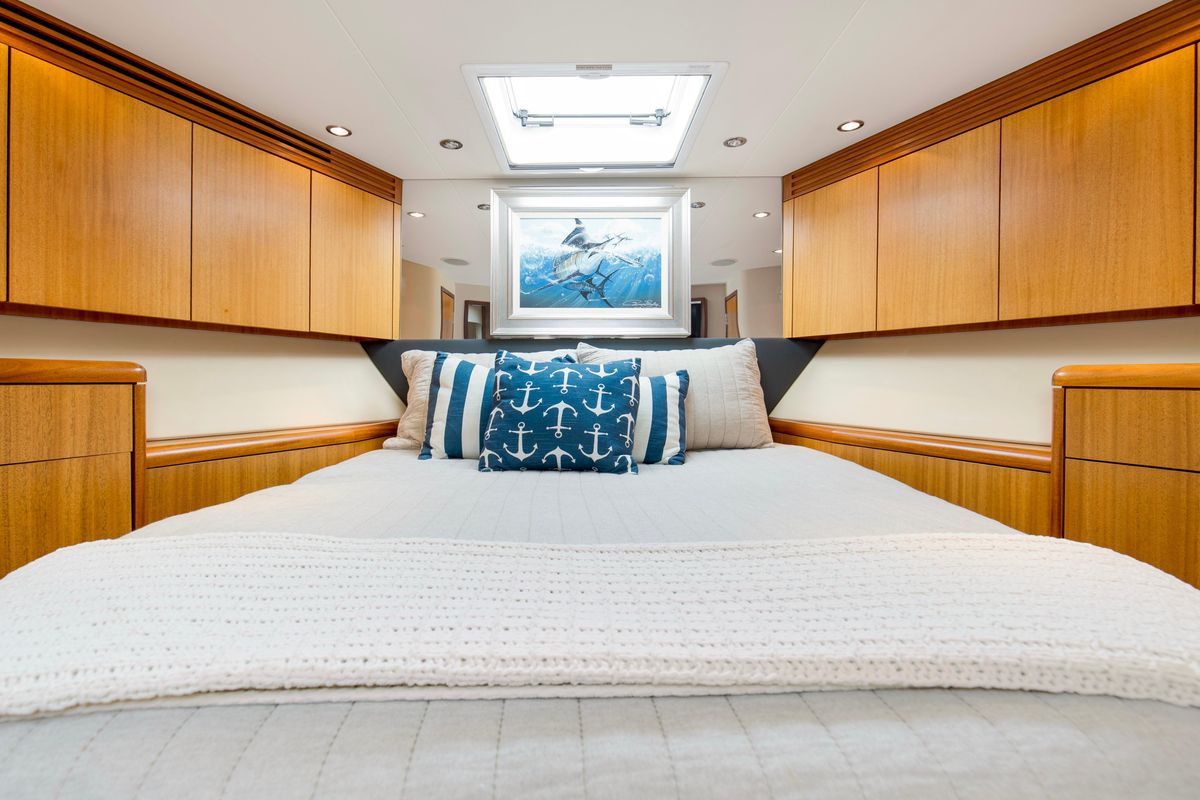 2007 Hatteras 68 