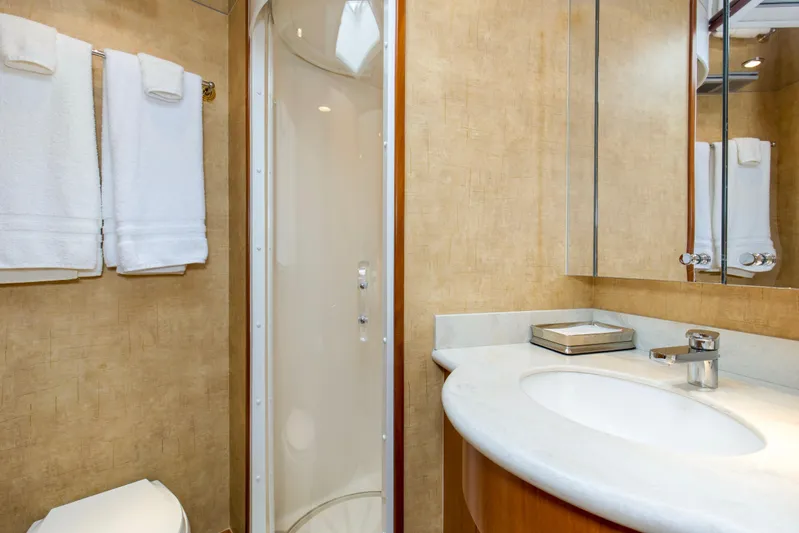 Refuge Yacht Photos Pics 2007 68 Hatteras 68 Enclosed Bridge REFUGE Forward VIP Head