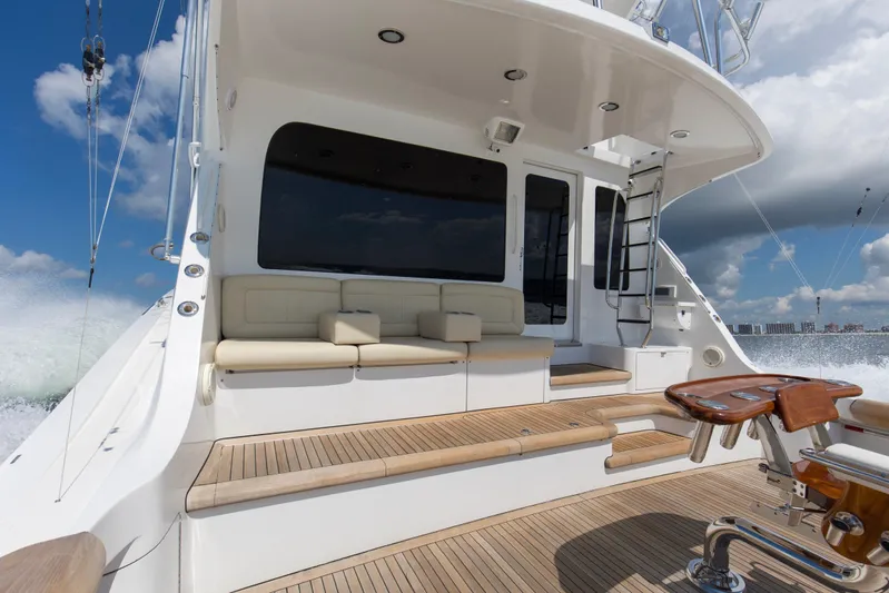 Refuge Yacht Photos Pics 2007 68 Hatteras 68 Enclosed Bridge REFUGE Cockpit