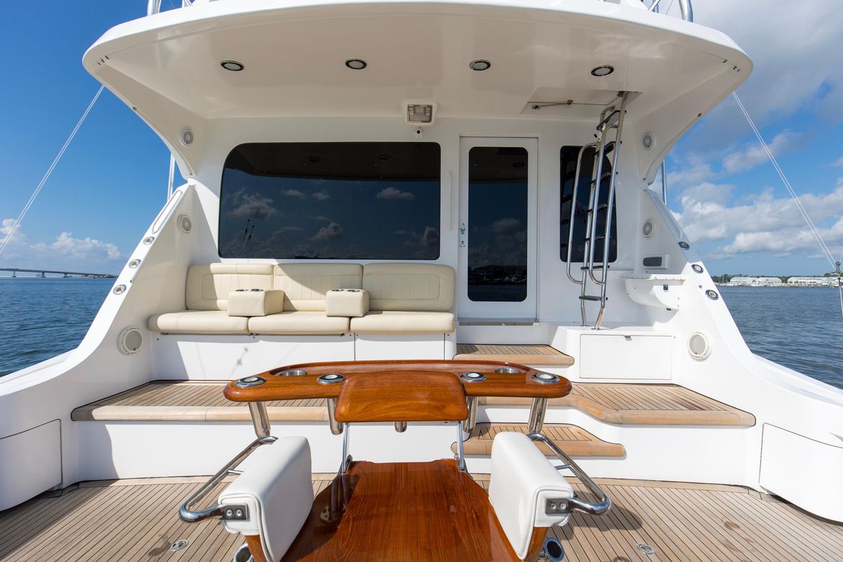 2007 Hatteras 68 