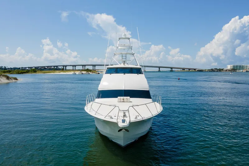 Refuge Yacht Photos Pics 2007 68 Hatteras 68 Enclosed Bridge REFUGE Bow