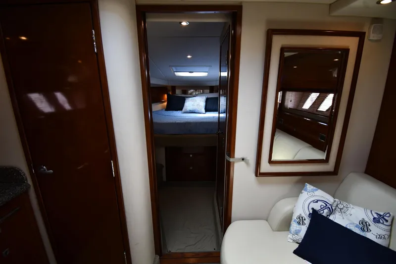 Day Off Yacht Photos Pics Interior of 2009 Sea Ray 40 Sundancer yacht, featuring cozy cabin and elegant decor.