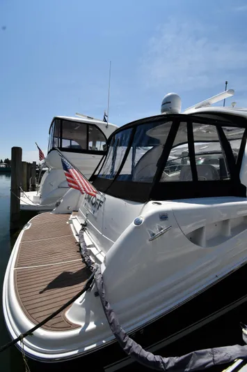 Day Off Yacht Photos Pics 2009 Sea Ray 40 Sundancer yacht docked with American flag, clear sky background.