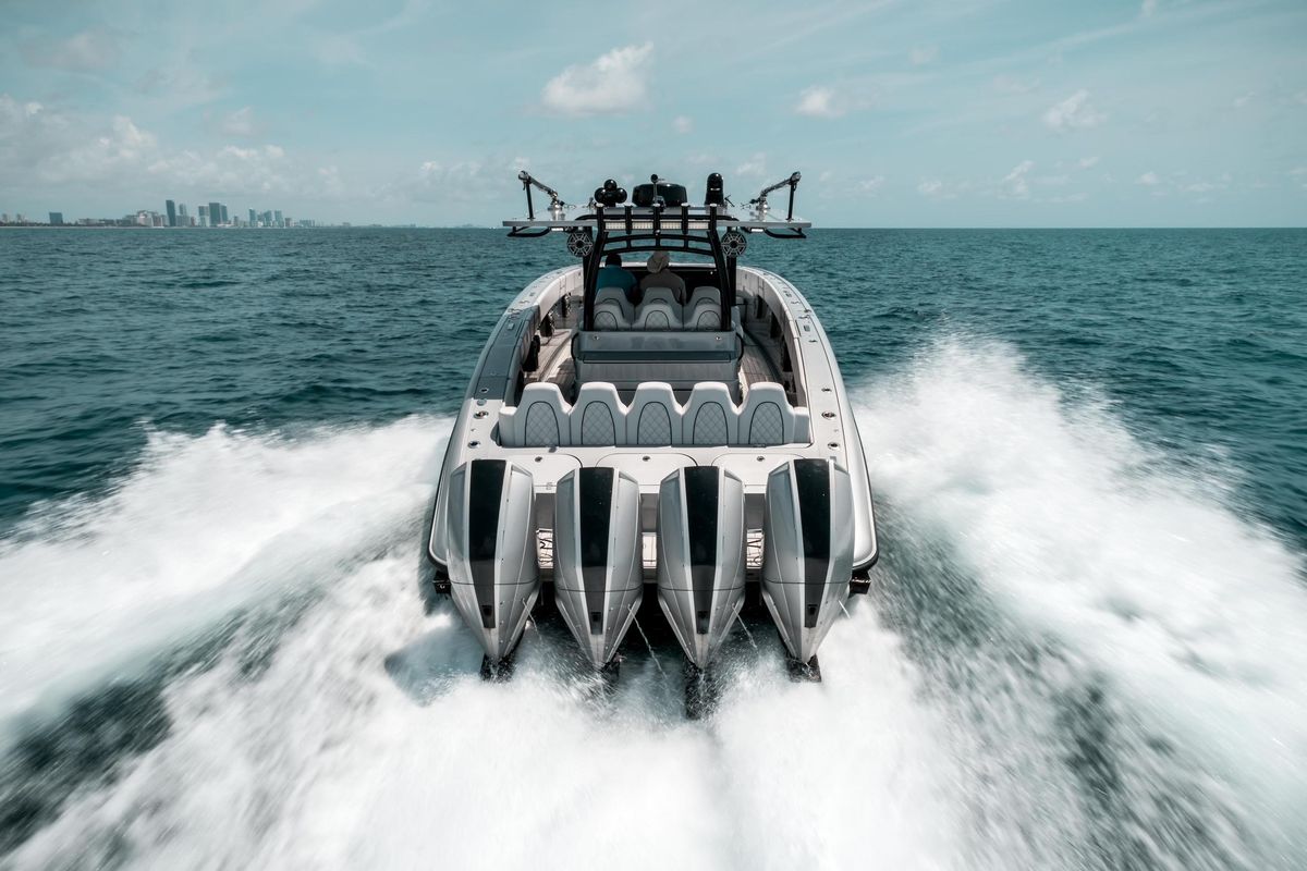 2022 Midnight Express 43 