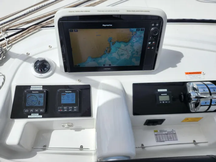 Southern Isle Yacht Photos Pics Navigation system of Lagoon 46 yacht, year 2024.