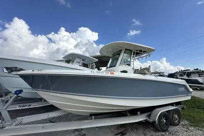 Boston Whaler 250 Outrage