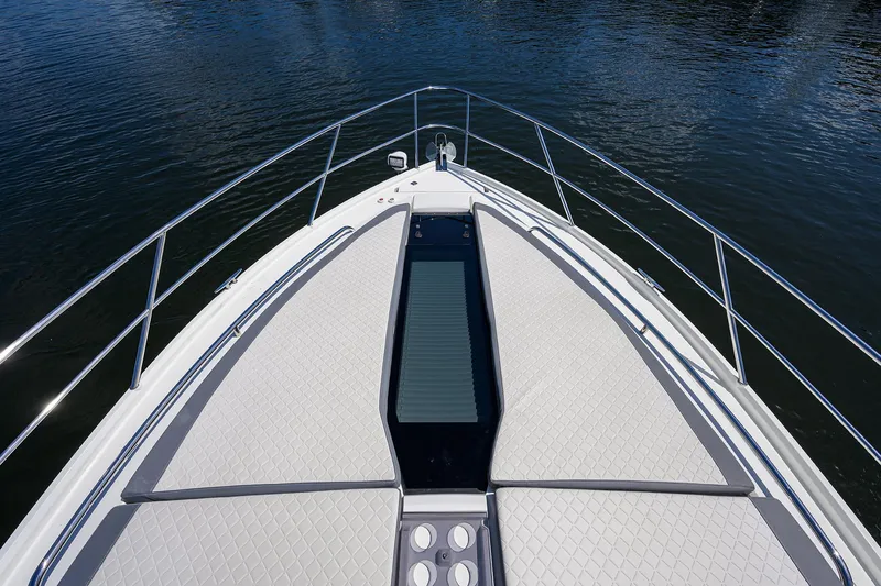 Field Office Yacht Photos Pics 2021 Galeon - Bow