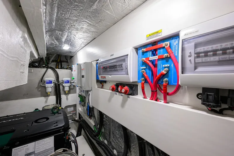 Field Office Yacht Photos Pics 2021 Galeon - Engine room
