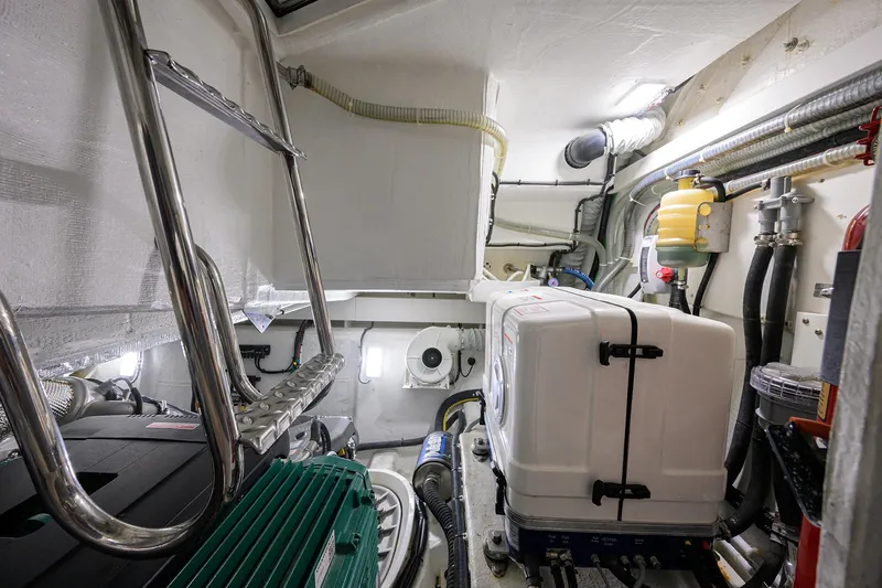 Field Office Yacht Photos Pics 2021 Galeon - Engine room