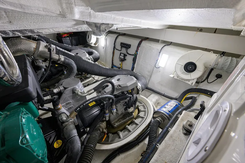 Field Office Yacht Photos Pics 2021 Galeon - Engine room