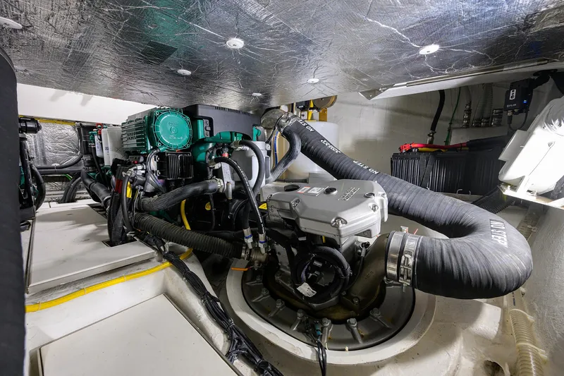 Field Office Yacht Photos Pics 2021 Galeon - Engine room