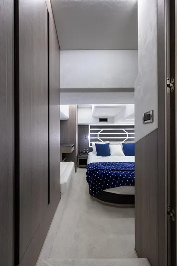 Field Office Yacht Photos Pics 2021 Galeon - Master Stateroom