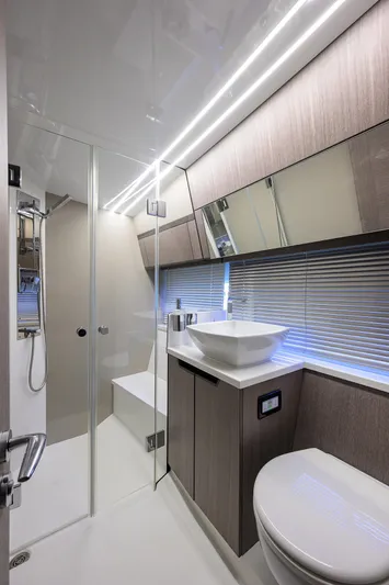 Field Office Yacht Photos Pics 2021 Galeon - Master Head